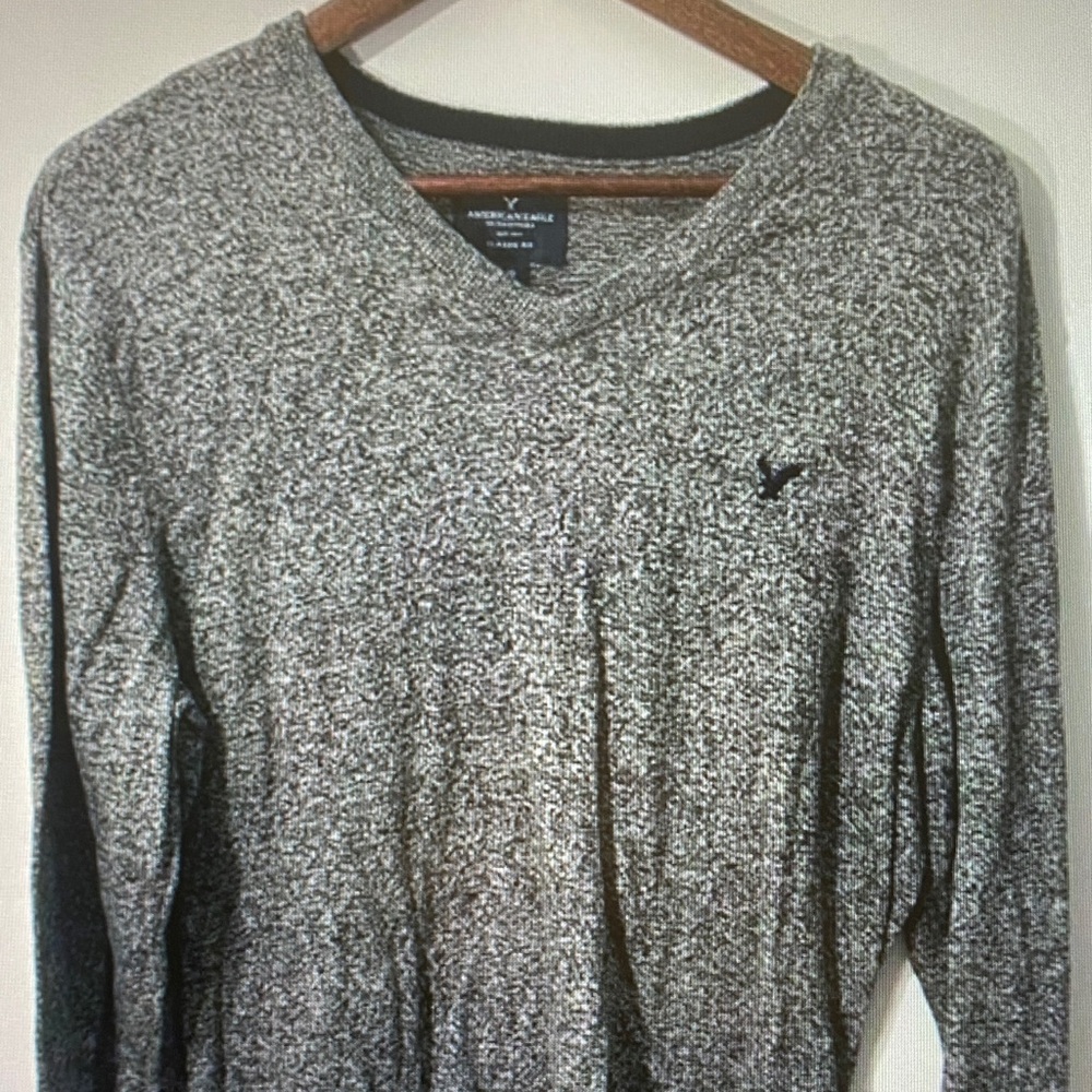 American Eagle Outfitters Men's Gray V-Neck Sweater
